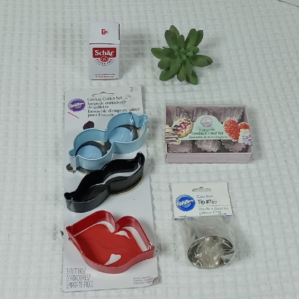 Lot of 4 Items 3 Wilton 1 Schar. Gluten-Free Cookie Stamp Mini Cookie Cutters